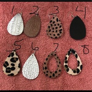 Tear drop earrings. Faux leather.